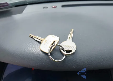 2005 Toyota Camry Le z USA, uszkodzony, nr VIN 4T1BE32K15U519127